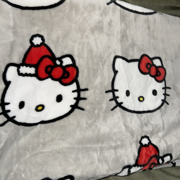 Queen Hello Kitty Christmas Blanket - Picture 2 of 3